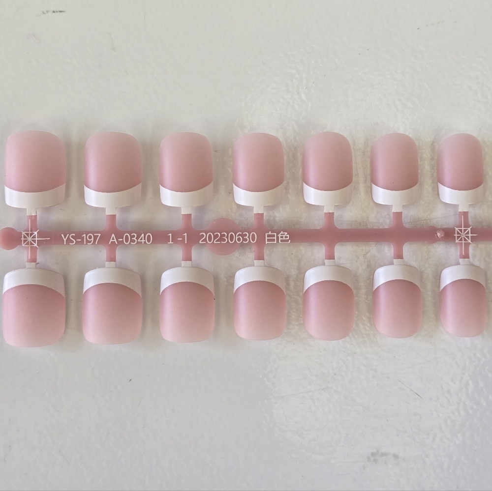 30 Nails Pink and White Press On Nail Set